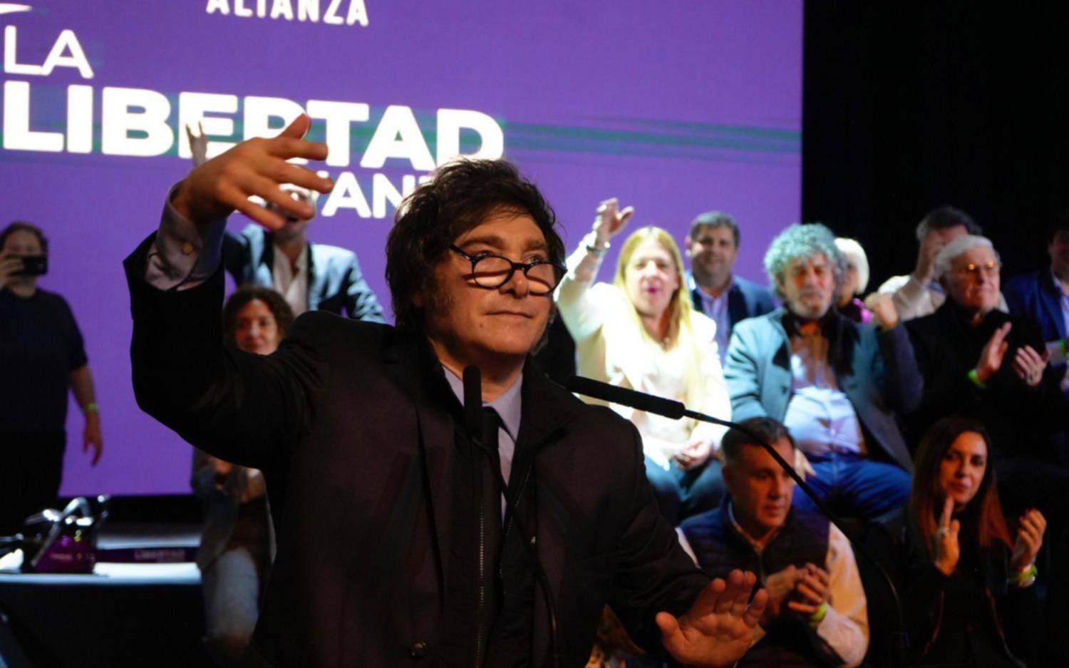 El furcio de Milei en el acto de campaña junto a Karina en Junín: "Les estamos afanando los choreos"