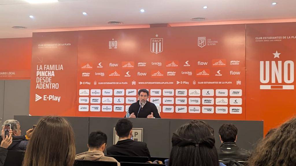 Eduardo Domínguez: “El equipo jugó bien pero falló en la definición”