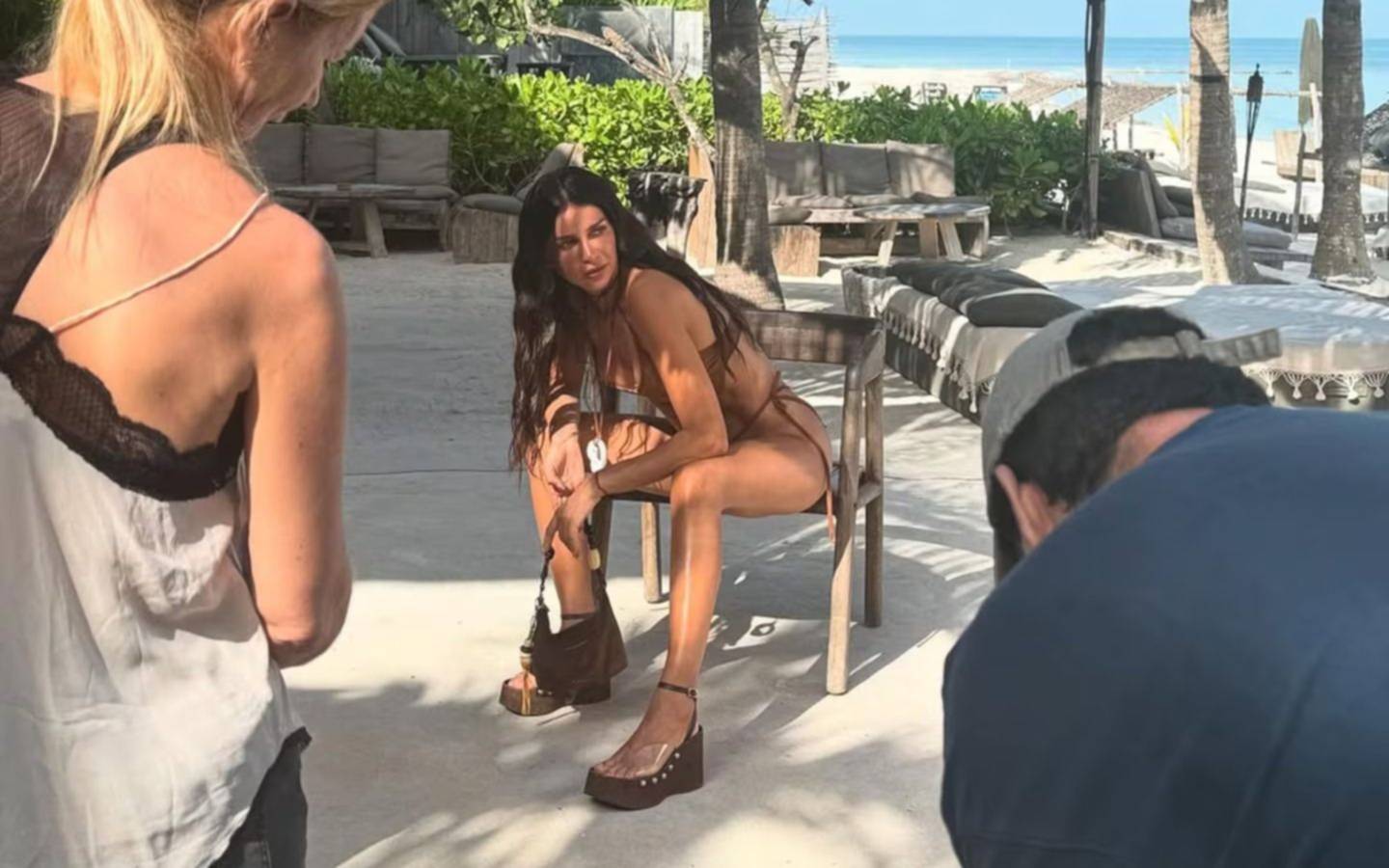 ¡Explosiva! Zaira Nara sorprendió con una producción en topless en las playas de México: las fotos