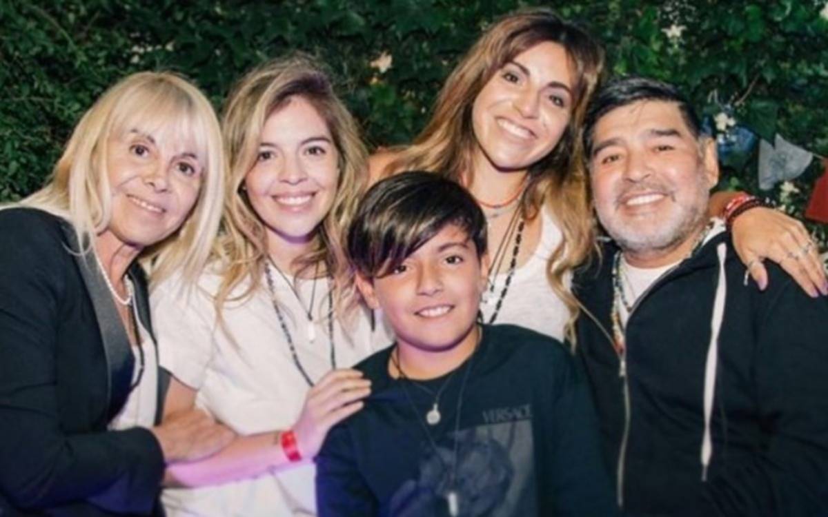 Claudia Villafañe, Dalma y Gianinna a la Justicia por uso indebido de imagen en el documental de Maradona