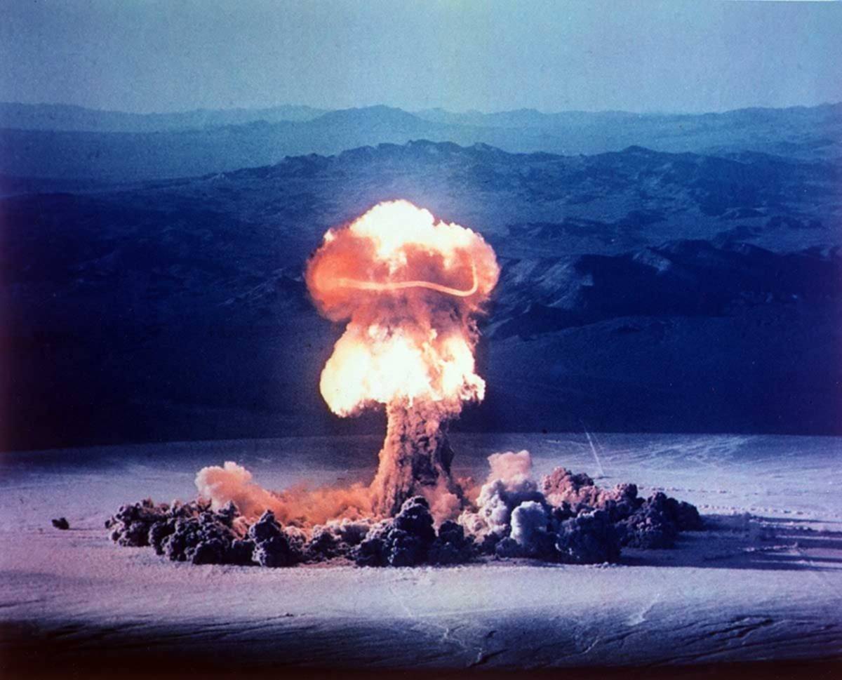 La historia casi desconocida de la tapa de acero que rozó el espacio: detalles del experimento nuclear secreto de 1957