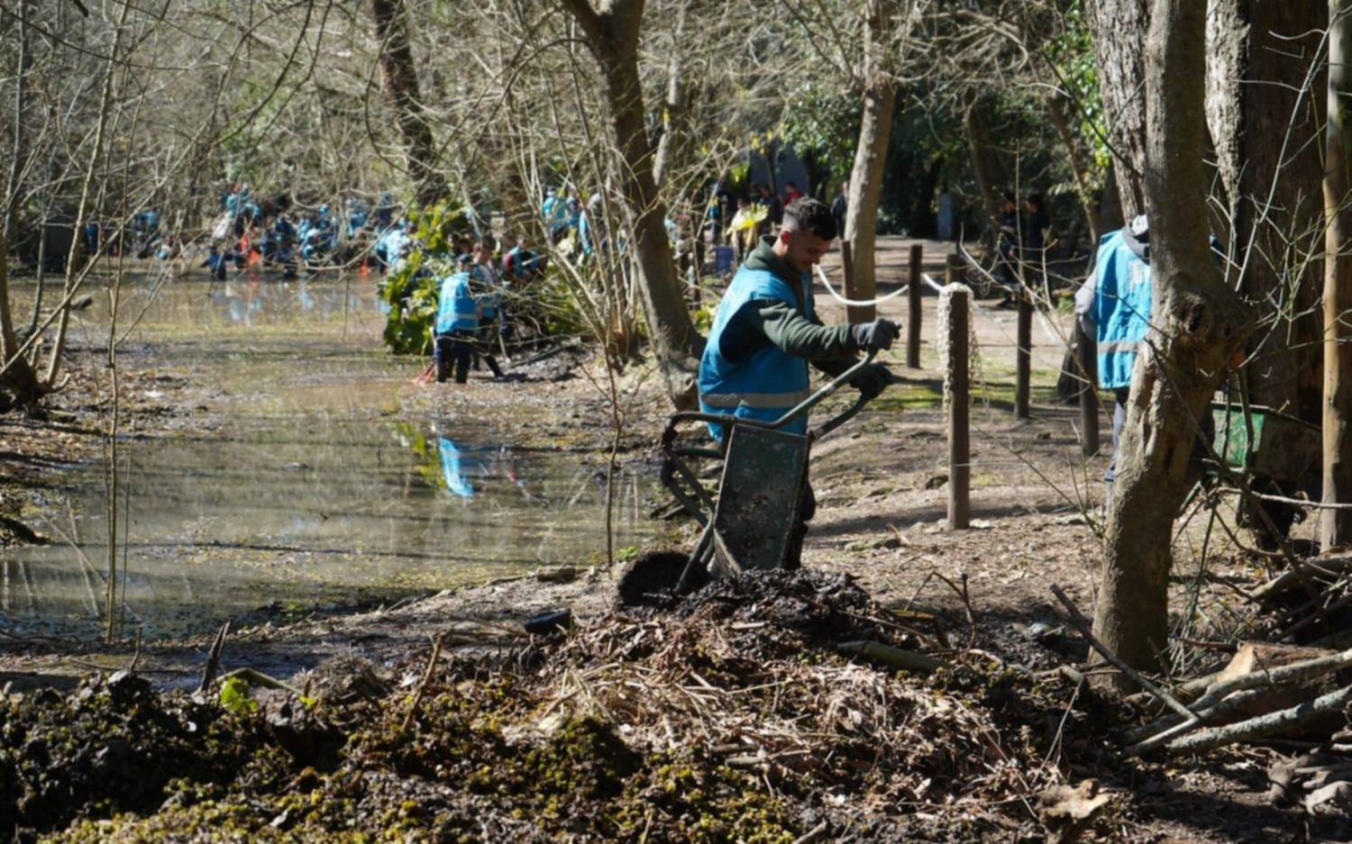 Operativo saneamiento en el Bioparque La Plata