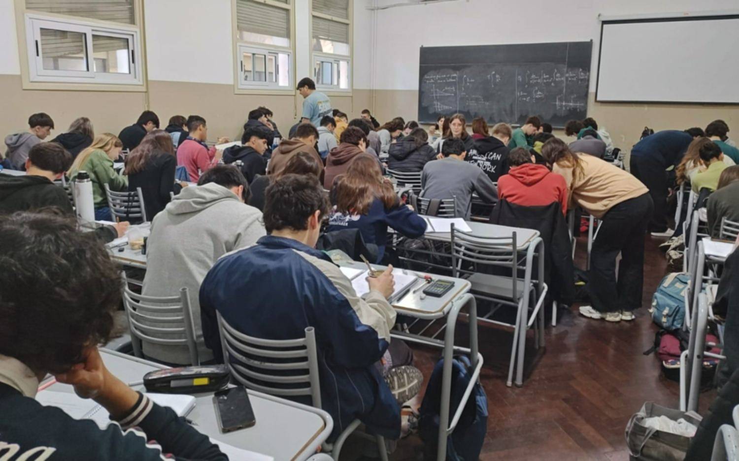 Pese a la medida de fuerza en la UNLP, en la Facultad de Ingenieria abrieron las puertas y dictaron clases