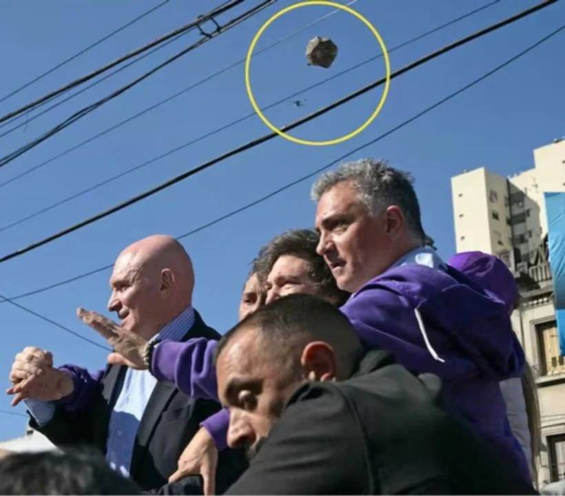 Antes del piedrazo, Milei habló de los audios de Spagnuolo por primera vez: “Miente”