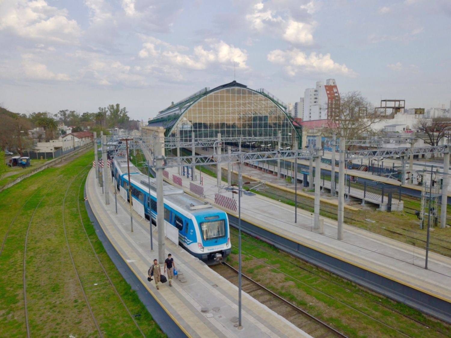 El Tren Roca vuelve a La Plata este lunes, pero será a "media máquina": los detalles de la obra