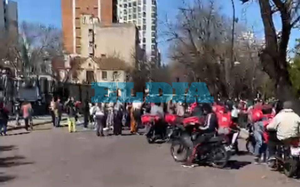Dos protestas complican el tránsito en el centro de La Plata
