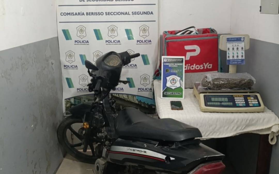 "Un verde": cayó en Berisso un repartidor con 250 gramos de marihuana en la mochila