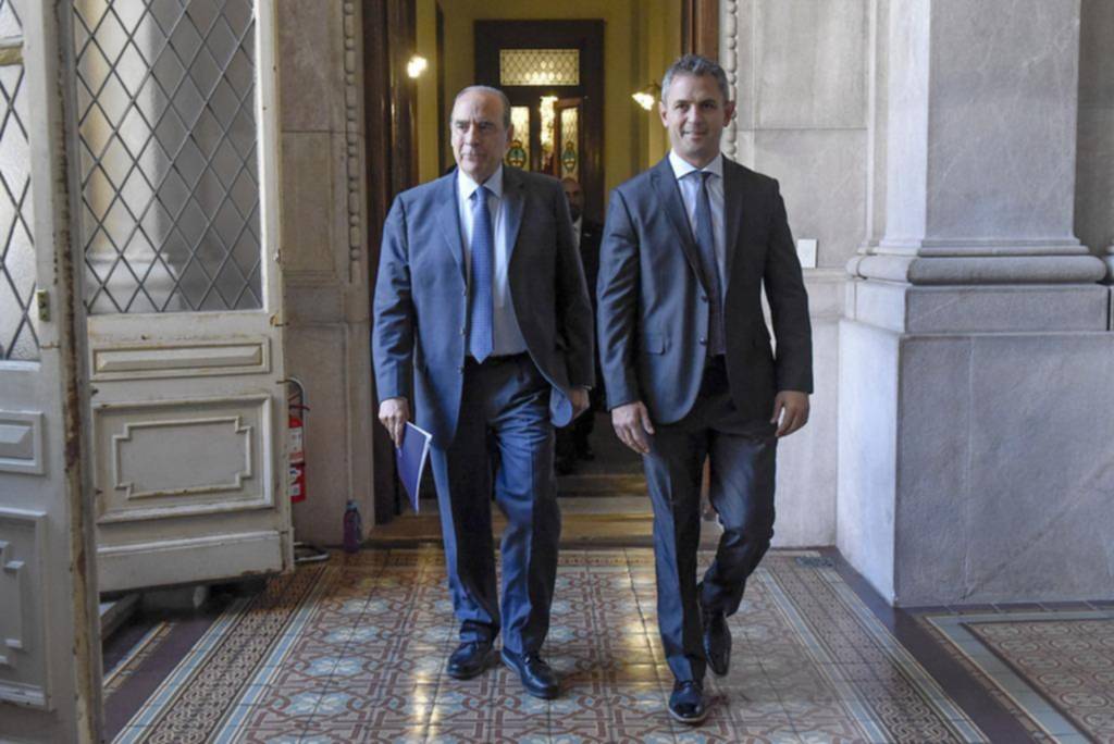 El Gobierno presentaría una denuncia: “Milei no debió haber confiado en él”