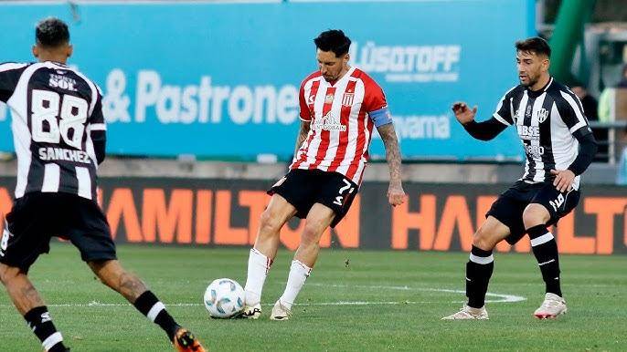 Estudiantes: los números jugando fuera de Buenos Aires