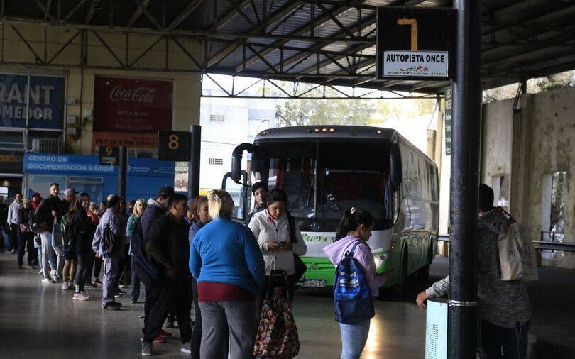Por decreto, aplican cambios en la Línea 129 de micros que conecta a La Plata con Capital Federal