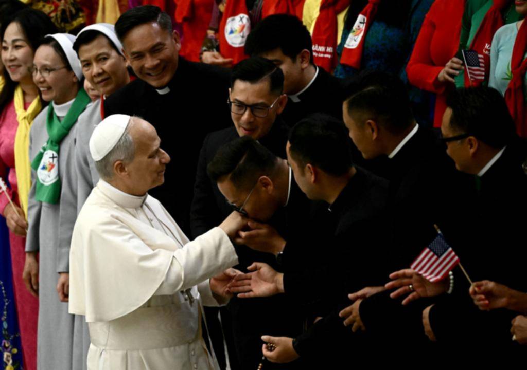Convivencia compartida: el Papa se va a vivir con compañía