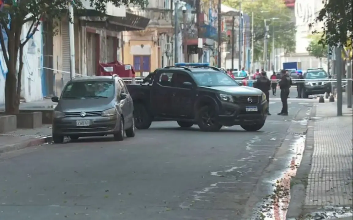 Un policía mató a un hombre que intentó robarle el arma en La Boca
