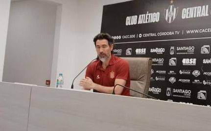 Eduardo Domínguez: “Los goles fueron un golpe duro”