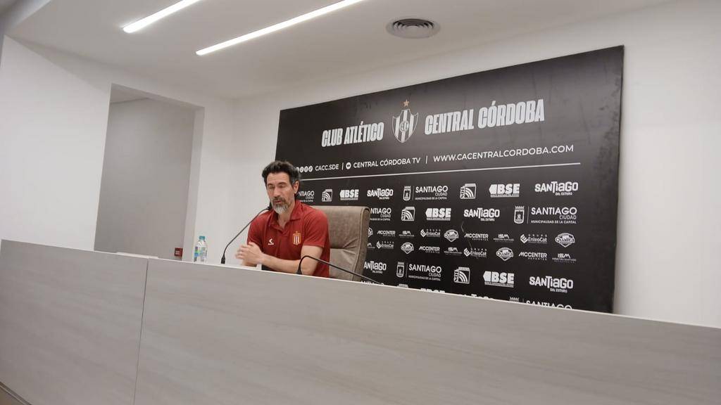 Domínguez reconoció el error del planteo tras la derrota de Estudiantes: "Hay que levantarse y mirar para adelante"