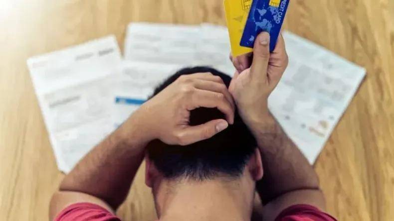 Se incrementa la morosidad en tarjetas y préstamos personales