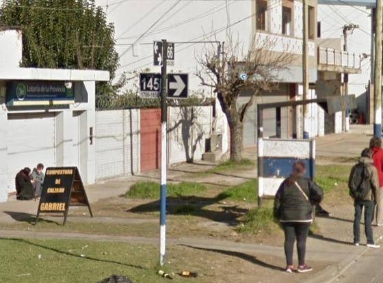 Golpearon a un ciclista en medio de un desalmado asalto en Los Hornos