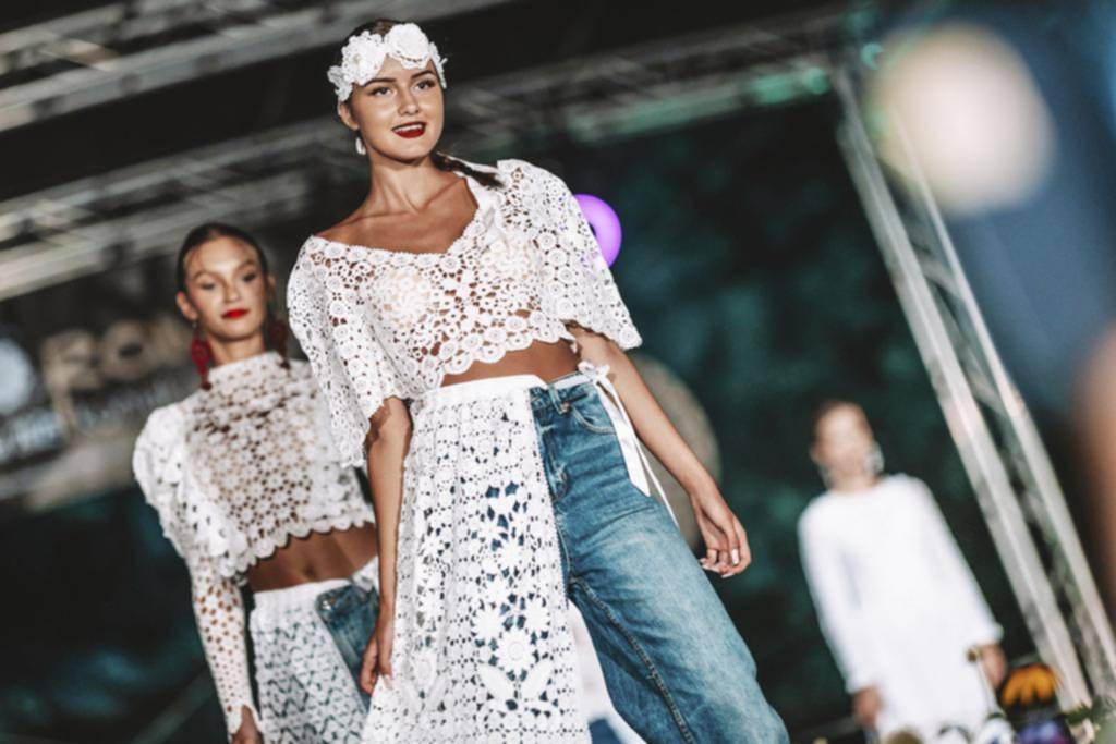 Una transformación del encaje centenario en la pasarela de alta moda