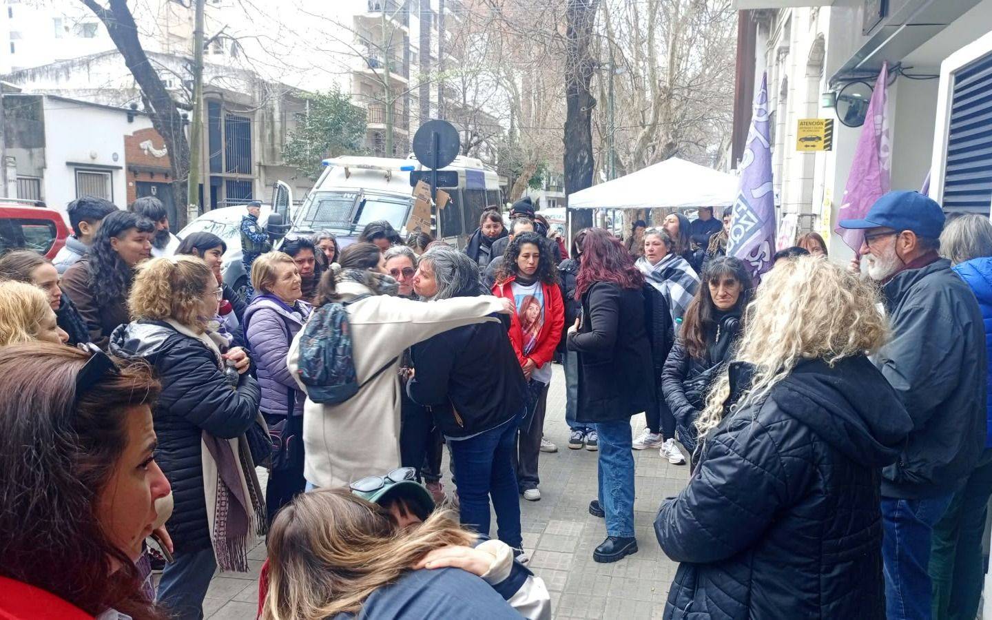 Protesta frente al Tribunal de Casación por condena a testigo en el caso La Loma