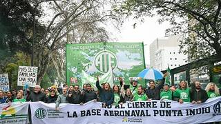 Punta Indio marchó al Ministerio de Defensa por el vaciamiento de la Base Aeronaval
