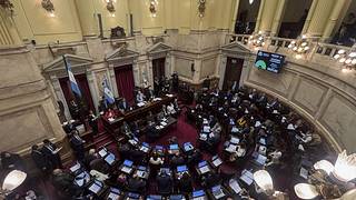 Las PASO en veremos: sin los votos para suspenderlas, Milei baja la tensión con los gobernadores