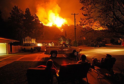California: bomberos continúan lucha maratónica contra el fuego