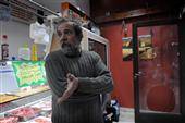 Salvaje asalto en una carnicería de 5, 62 y 63: apuñalaron a un hombre