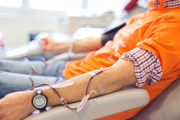 Permiten donar sangre a los gays y la medida ya genera polémica