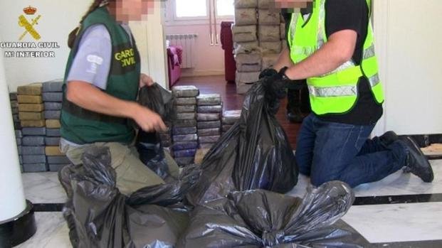 Caen tres argentinos en España por traficar 1.500 kilos de cocaína
