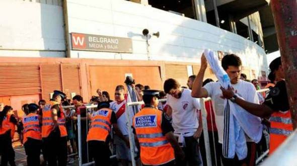 La "popu" a $ 200: El precio de las entradas para ver partidos del fútbol argentino con aumento