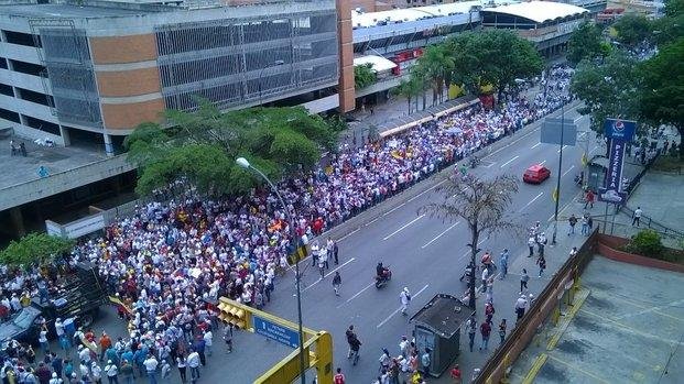 Venezuela: ordenan detener a miembros de la oposición