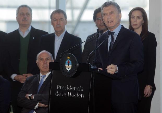 Camino a China, Macri se reunió con el emir de Qatar