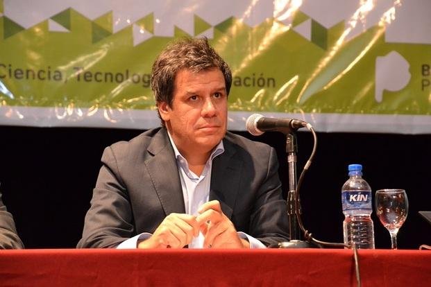 Manes habló sobre ciencia y tecnología en el Teatro Argentino