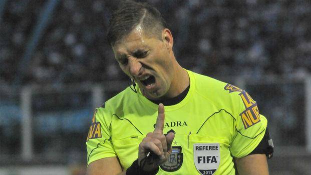 Final con escándalo para Néstor Pitana en el choque entre paraguayos y chilenos