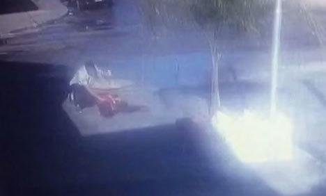 Imágenes de terror en Berisso: apuñaló a 4 personas en plena calle