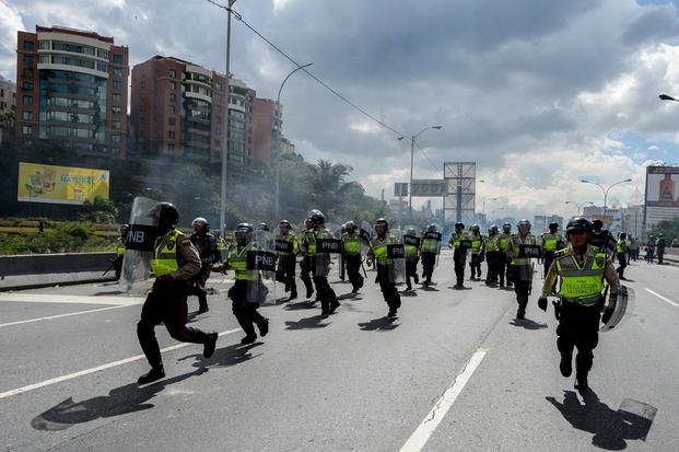 Arrestos de opositores, tras la imponente marcha en Caracas