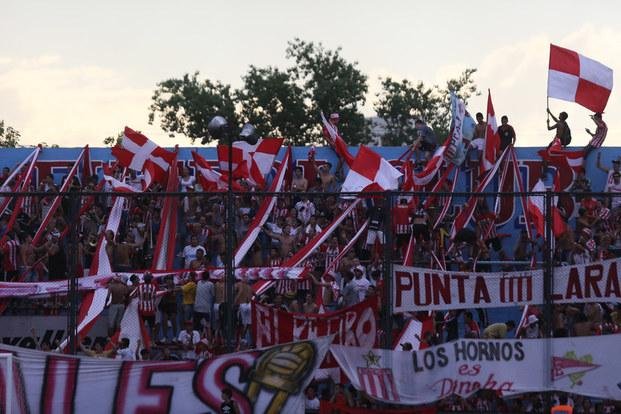 La barra avisa que se sacarán las banderas