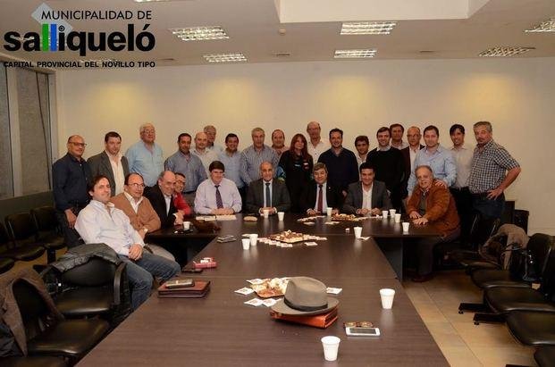 Intendentes presionan para evitar la interna en el radicalismo bonaerense