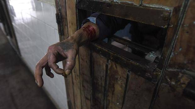 Ordenan capturar al jefe del penal de Olmos por torturar y matar a un preso