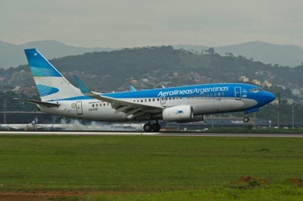 Aerolíneas suspendió dos vuelos a Caracas por la crisis venezolana