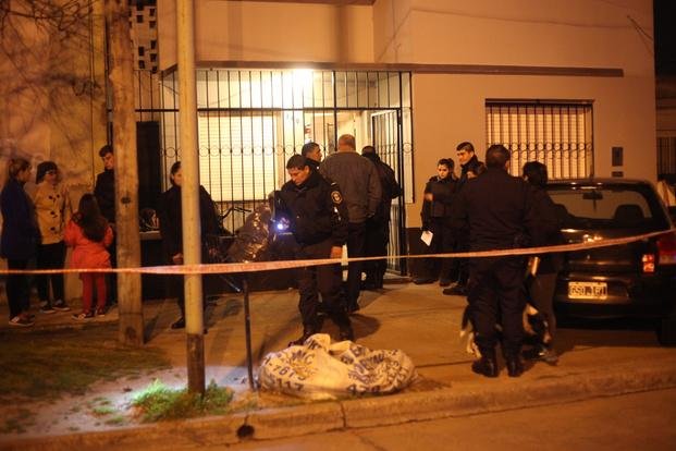 Video: un joven baleado por un intento de entradera en una casa de La Loma