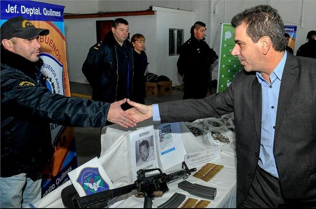 Separarán a los policías vinculados al "rey del juego"