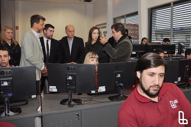 Vidal y Grindetti recorrieron el centro unificado de comando y control de lanús
