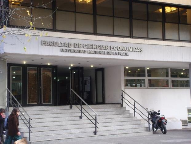 Video: Robaron varias computadoras de la facultad de Ciencias Económicas