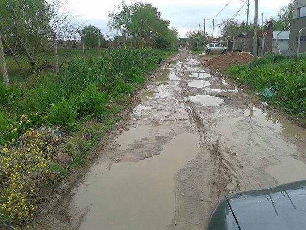Quejas por barrial en Villa Castells