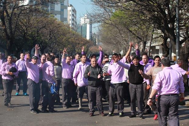 Video: Trabajadores de Oca volvieron a cortar el tránsito