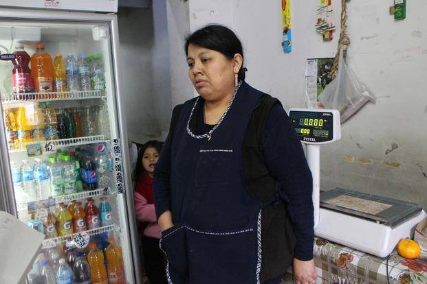 Ya la había asaltado y ahora la amenazó frente a su nietita