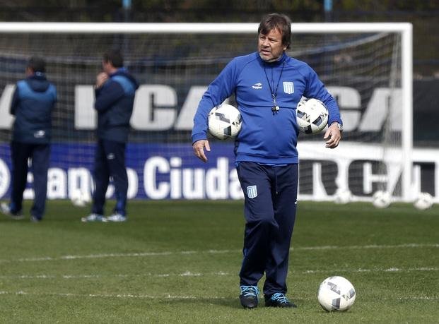 Racing, con el debut de Zielinski, en San Juan