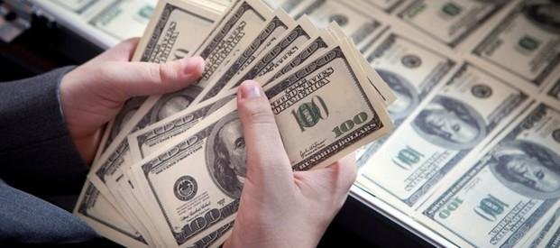 El dólar mayorista volvió a ubicarse debajo de los 15 pesos