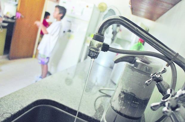 Gonnet: tras el agua salada, ahora reclaman por “sobredosis” de cloro