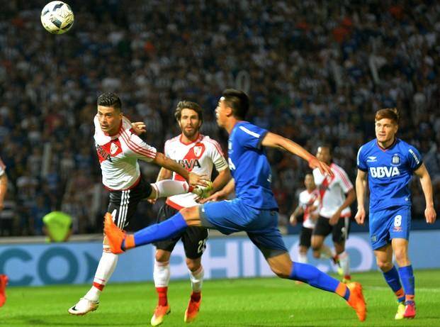 River derrotó a Talleres en Córdoba y sigue en la punta